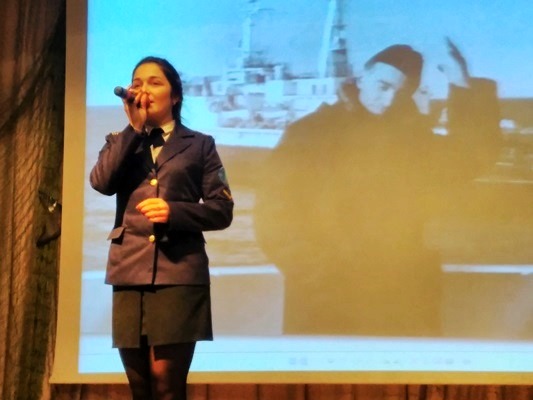 Поёт К. Зуева Поёт К. Зуева